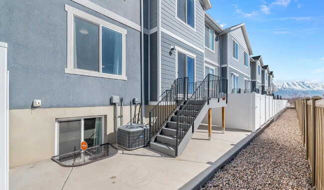 Building Photo - 3581 Grassland Dr