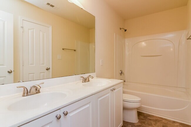 Building Photo - 14130 Waterlyn Dr