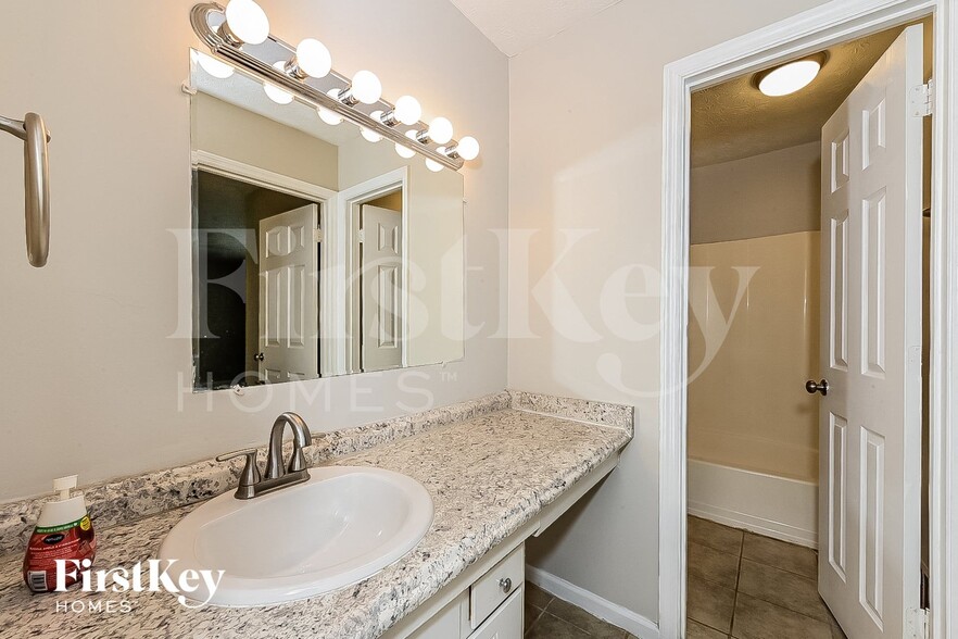 Building Photo - 9075 Gatewood Dr