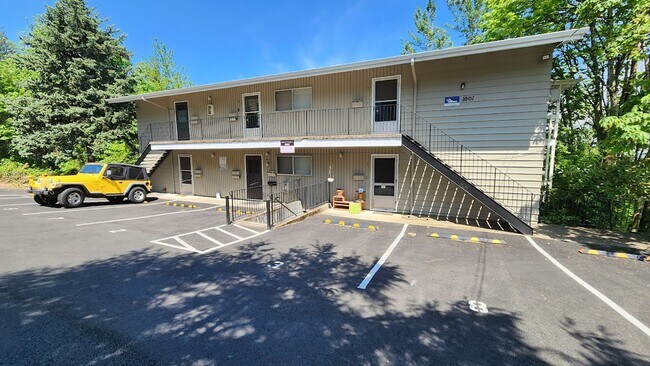 Primary Photo - 1001 SW Woods St