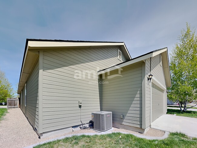 Building Photo - 9963 W Rustica St