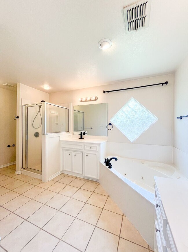 Building Photo - Available NOW!!!! This charming 1 story, 3...