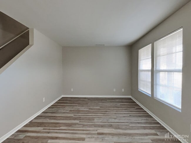 Building Photo - 3007 W Longbranch Dr