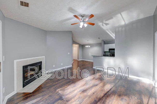 Building Photo - 4470 Village Ln