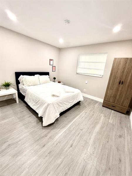 Building Photo - 827 SW 29th St