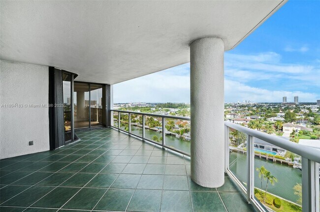 Building Photo - 3600 Yacht Club Dr