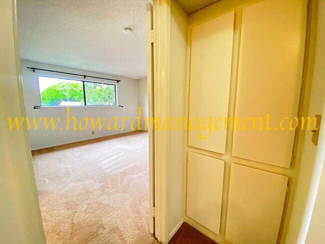 Building Photo - Spacious Townhouse condo with central A/C,...