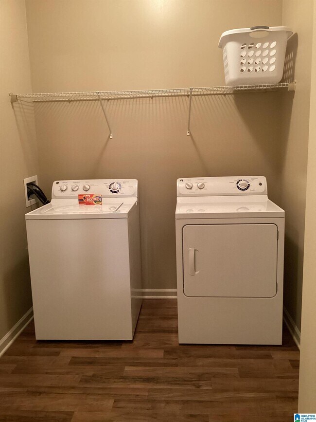 Building Photo - 251 London Pkwy