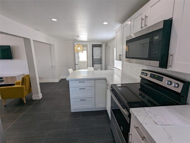 Building Photo - 1201 N Andrews Ave