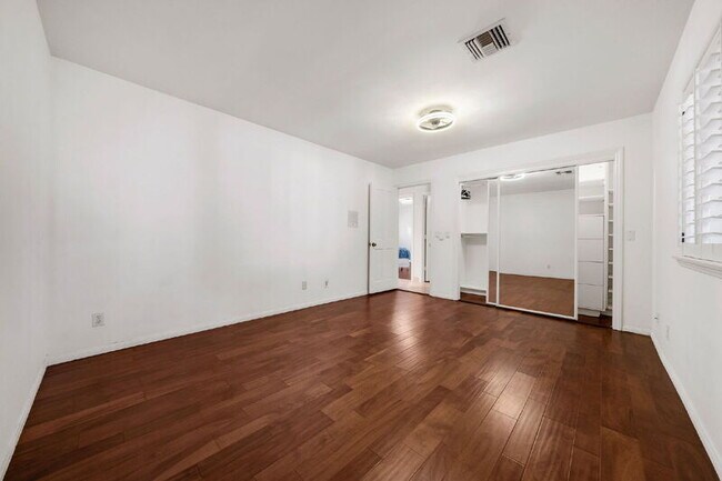 Building Photo - 18714 Bernardo Trails Dr
