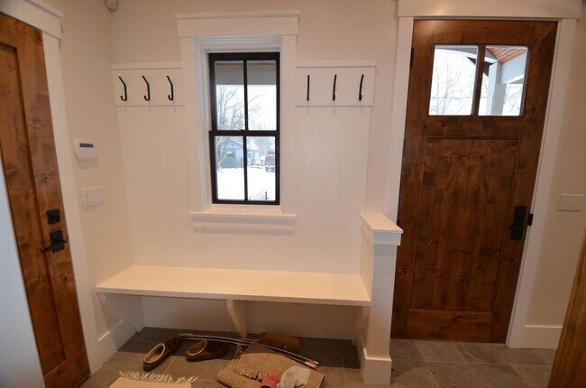 Building Photo - 300 Washington Rd