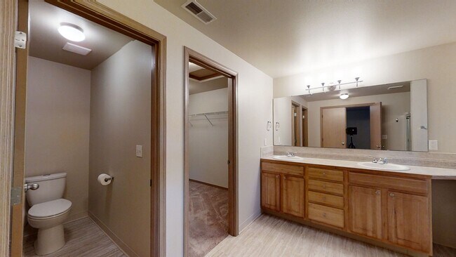 Building Photo - Clean Home with Lots of space ready to be your Home!