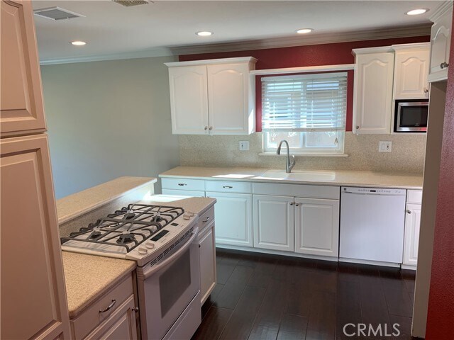 Building Photo - 16068 Summershade Dr