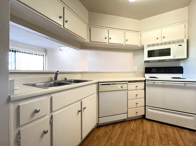 Building Photo - 10655 Lemon Ave
