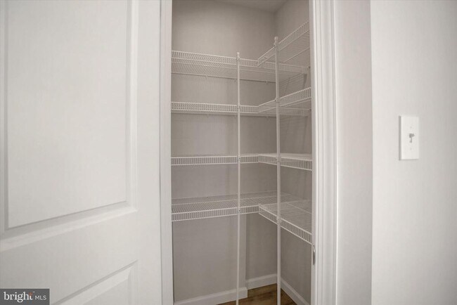 Building Photo - 601 Exeter Ln