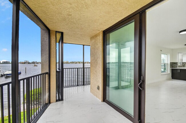 Building Photo - 896 N Federal Hwy