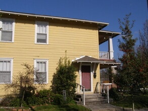 Building Photo - 829 Goodwin St
