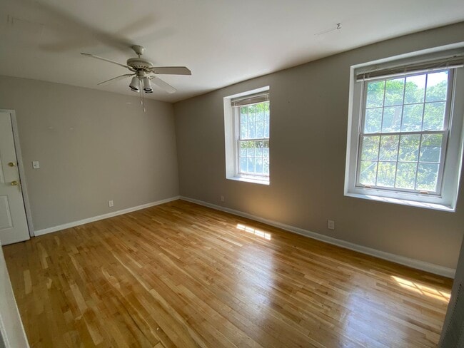 Building Photo - Corner One Bedroom In Poncey-Highland