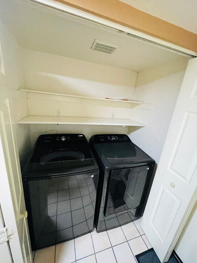 Building Photo - 4100 Diane Dr