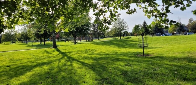 Building Photo - CDA Place Neighborhood- 4 bed with basement, cul de sac