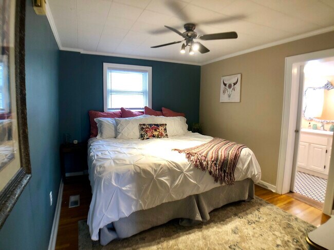 Building Photo - 3951 Hickory Ave