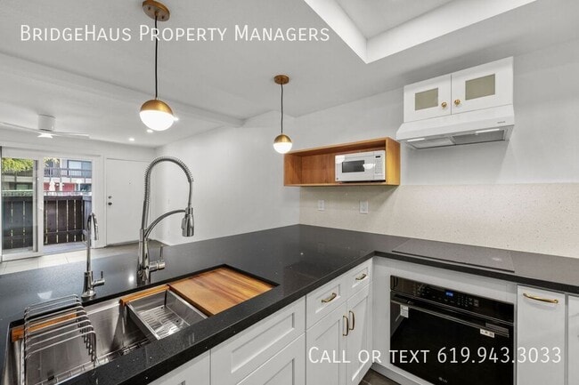 Building Photo - 8360 Via Sonoma