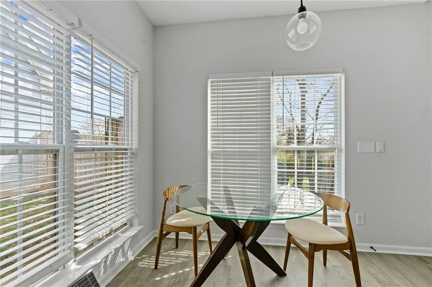 Building Photo - 293 Jordan St SE