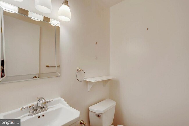 Building Photo - 9801 Clydesdale St