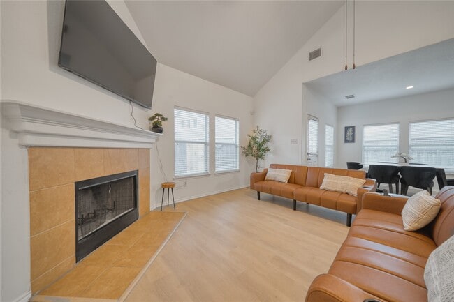 Building Photo - 9610 Beckwood Post Dr