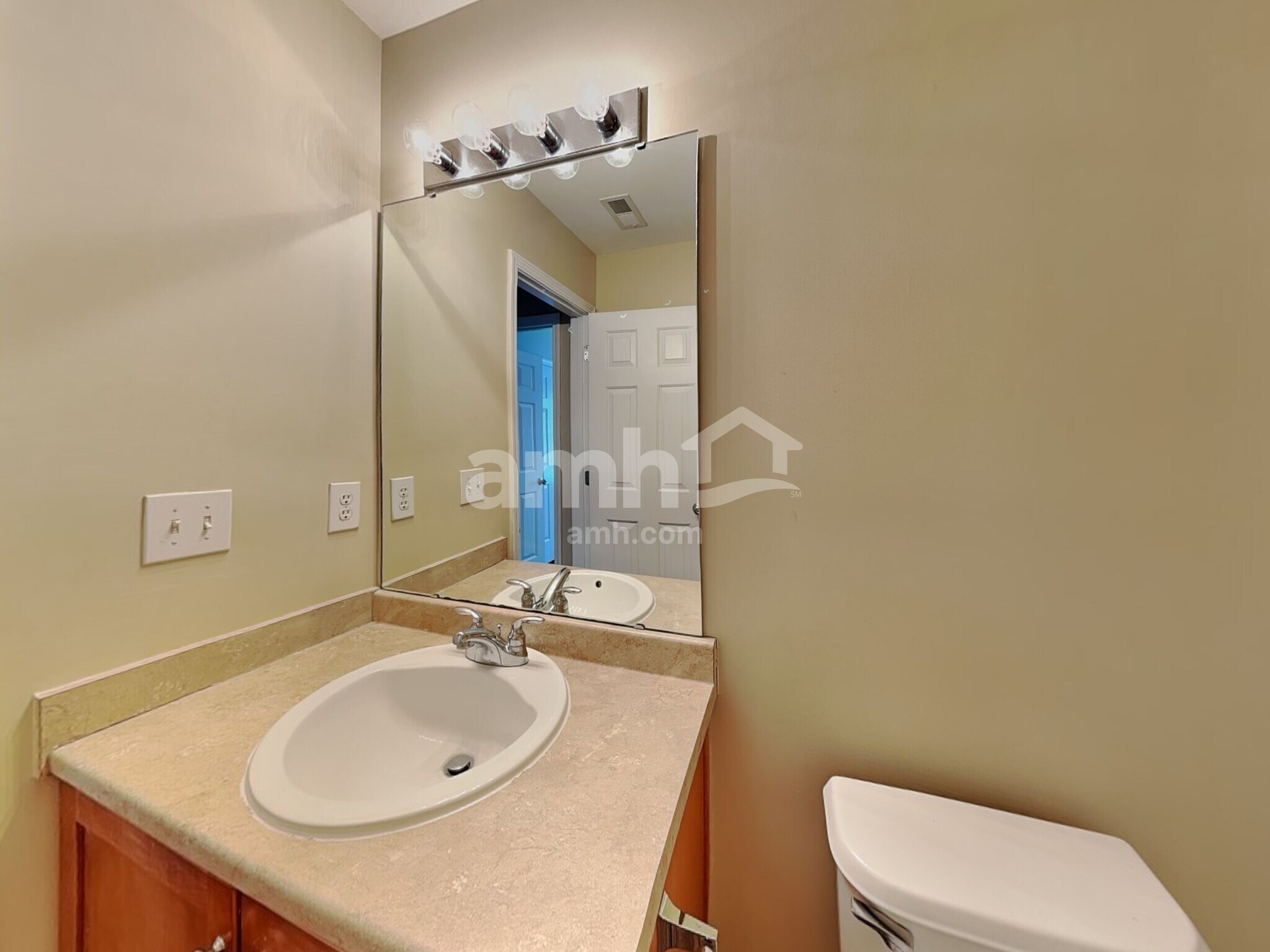 Building Photo - 100 Pearson Pl