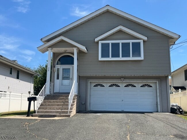 Primary Photo - 346 River Dr