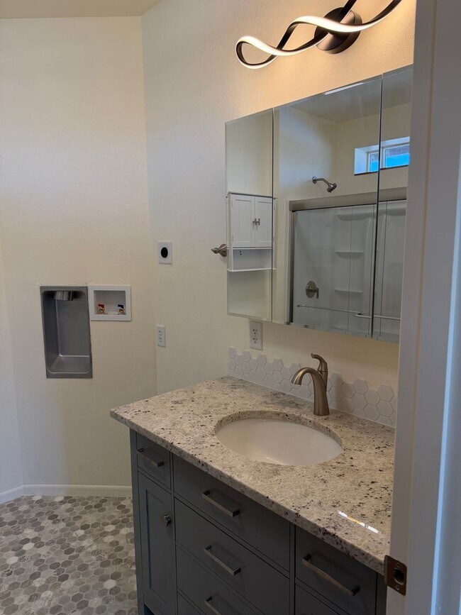 Building Photo - Beautiful 1 bedroom 1 bath unit in Springfield!