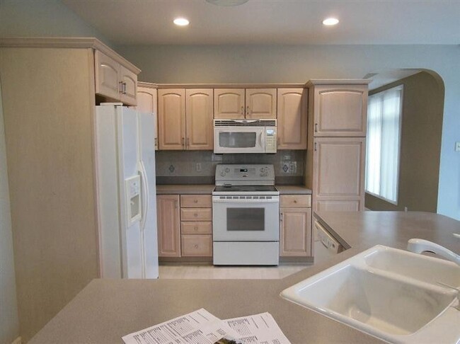 Building Photo - 9939 Sequoia Ln
