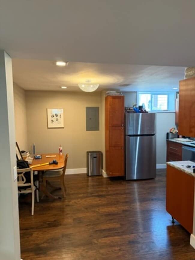 Building Photo - 2 Bedroom Apartment Near DTSF