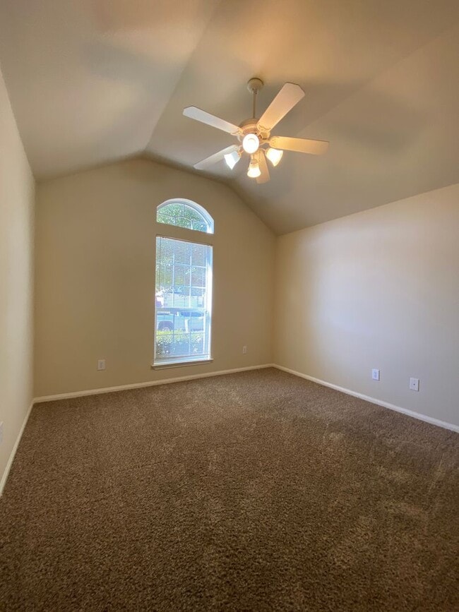 Building Photo - Duplex *LEASING SPECIAL AVAILABLE*