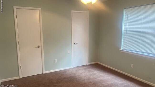 Building Photo - 3700 Dauphine Ct
