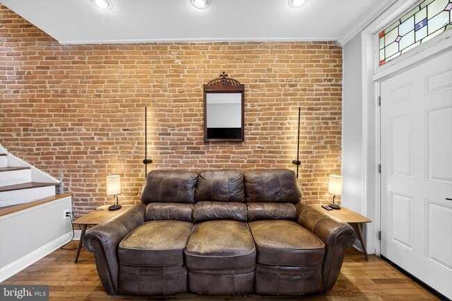 Building Photo - 7 E Fort Ave