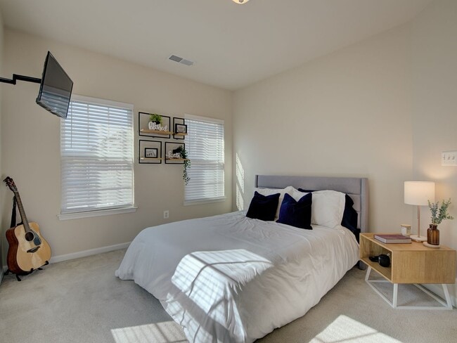 Building Photo - Lovely TH Available Now in Bowie! HCVP Warmly Welcomed.