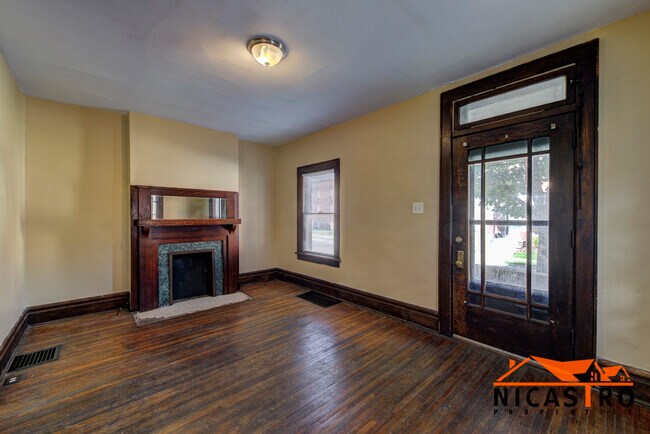 Building Photo - 1638 Indianola Ave