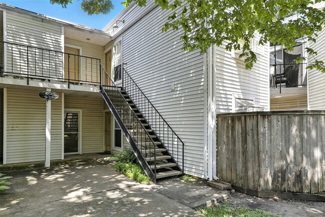 Building Photo - 9809 Richmond Ave.