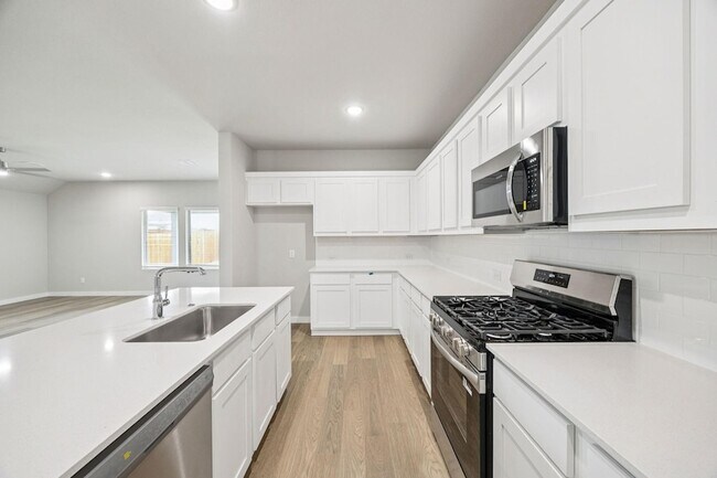 Building Photo - 523 Whispering Winds Trl