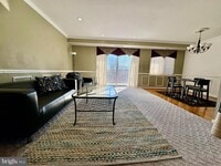 Building Photo - 1637 Oakwood Dr