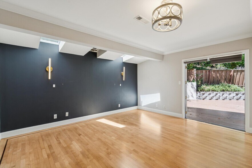 Building Photo - 3575 Springhill Rd