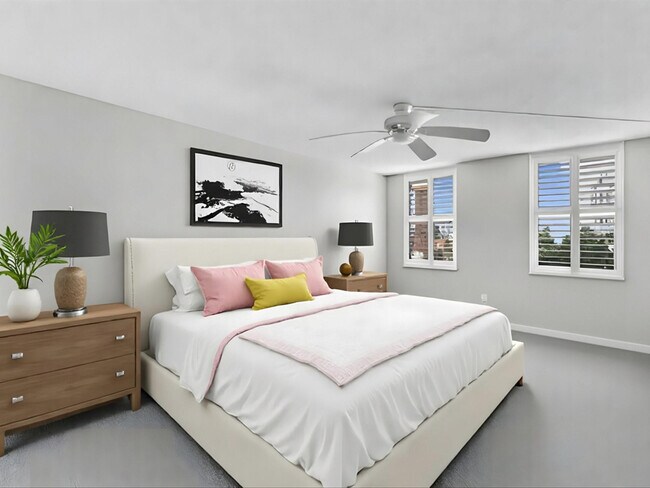 Building Photo - 1150 Hillsboro Mile