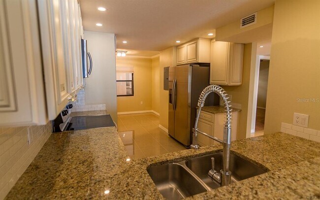 Building Photo - 6600 Sunset Way