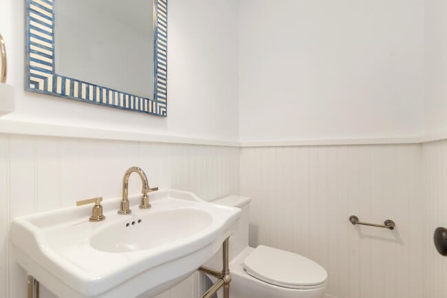 Building Photo - 222 S County Rd