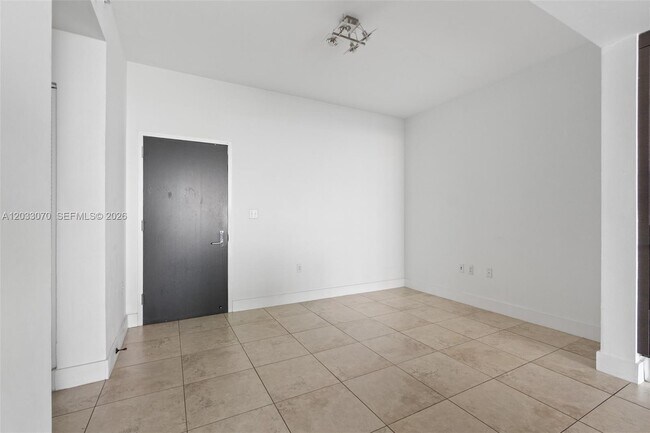 Building Photo - 900 Biscayne Blvd
