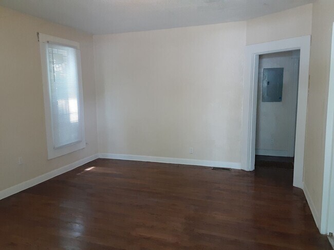 Building Photo - 3304 Marshall St