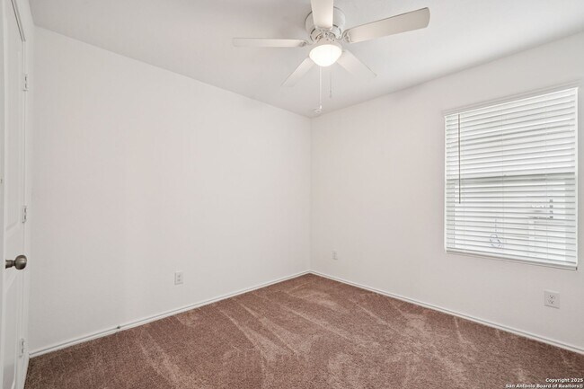 Building Photo - BEAUTIFUL 4-BEDROOM HOME AT THE SILOS