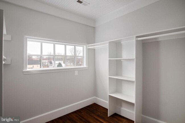 Building Photo - 735 Berryville Ave